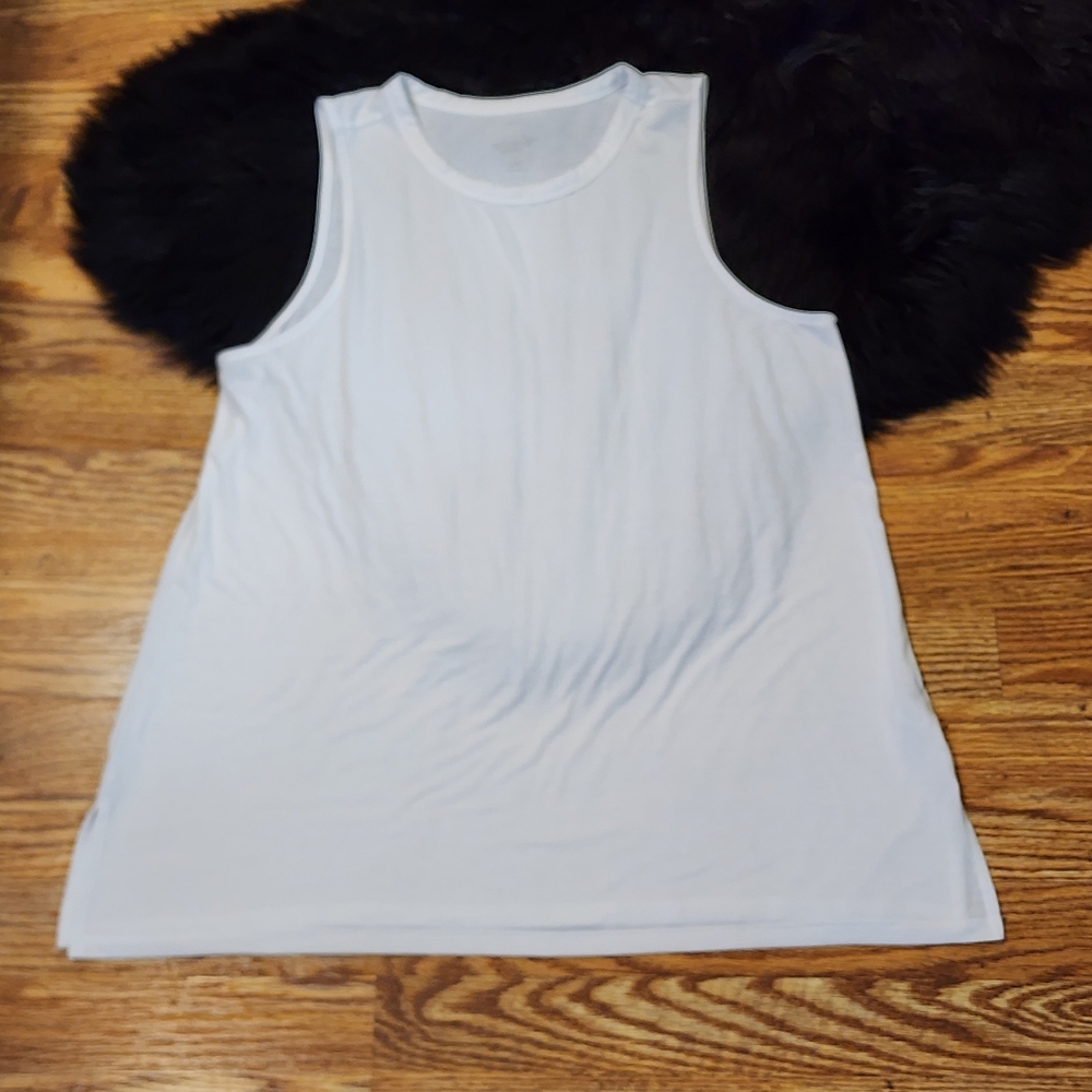 Old Navy Active White Lightweight Scoop Neck Tank Top Size Medium